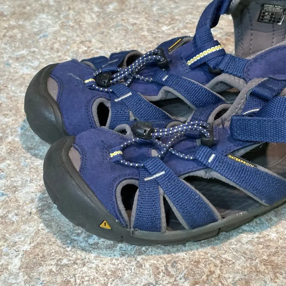 KEEN Boys Children's Newport H2 Outdoor Water Hiking Outdoors Sandals Size